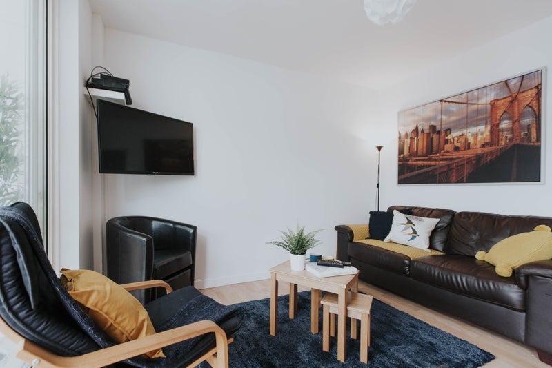 Room Ferndale Road in Bristol