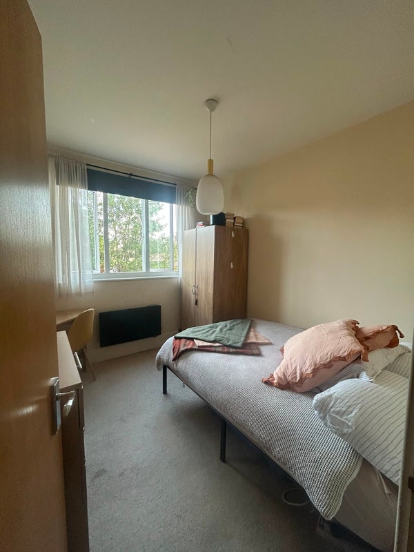 Room Middleton Road in Greater London