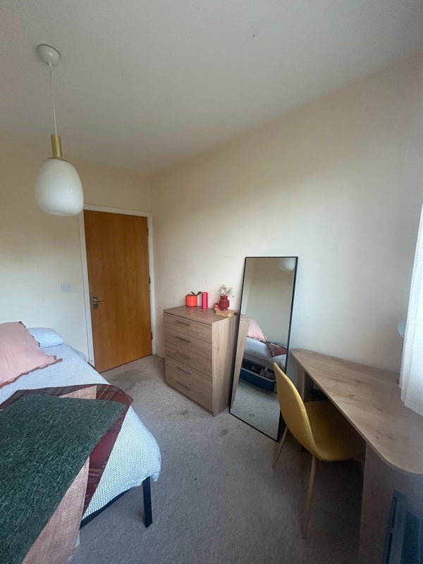 Room Middleton Road in Greater London