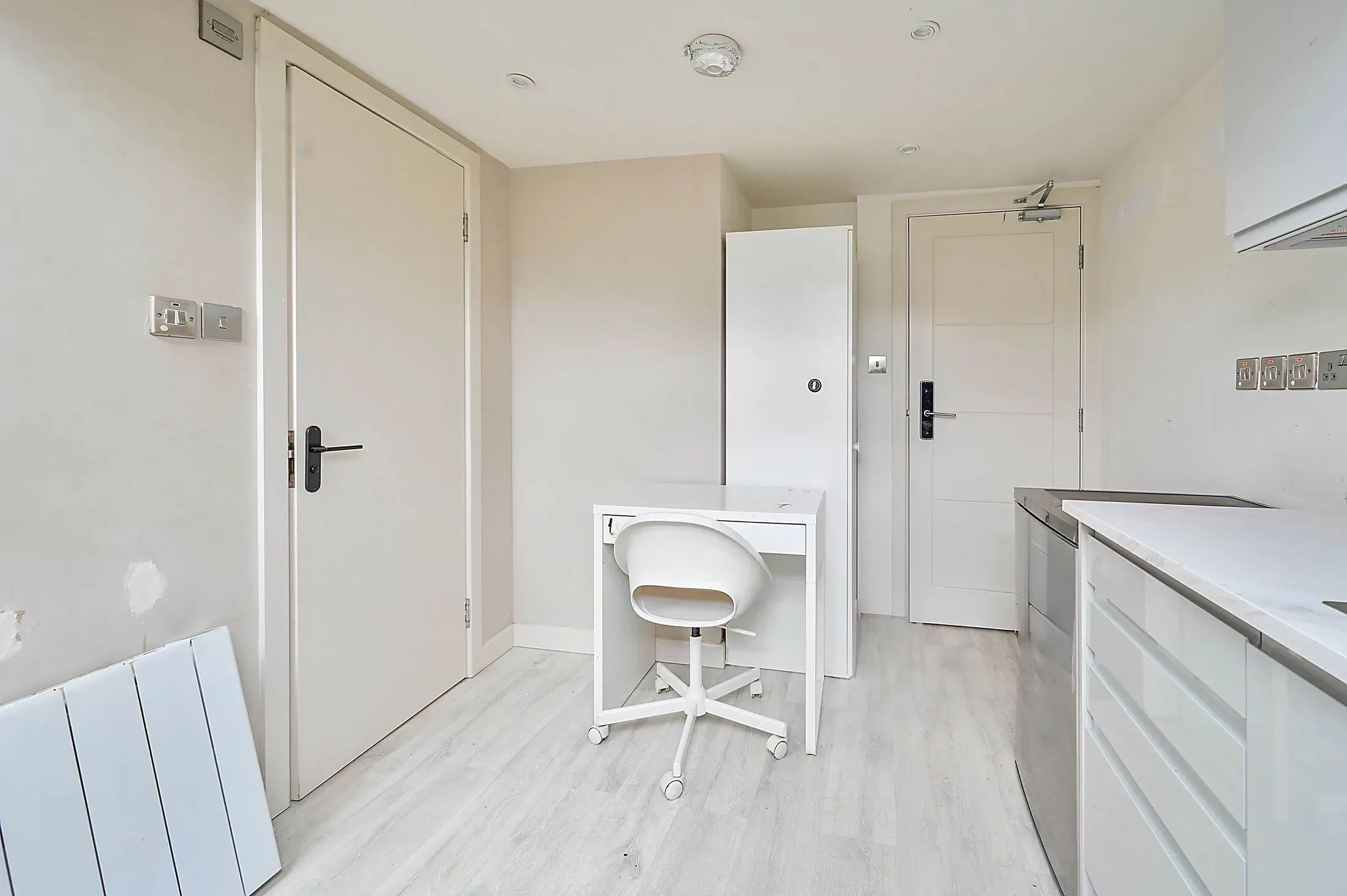 Flat Villiers Road in Greater London