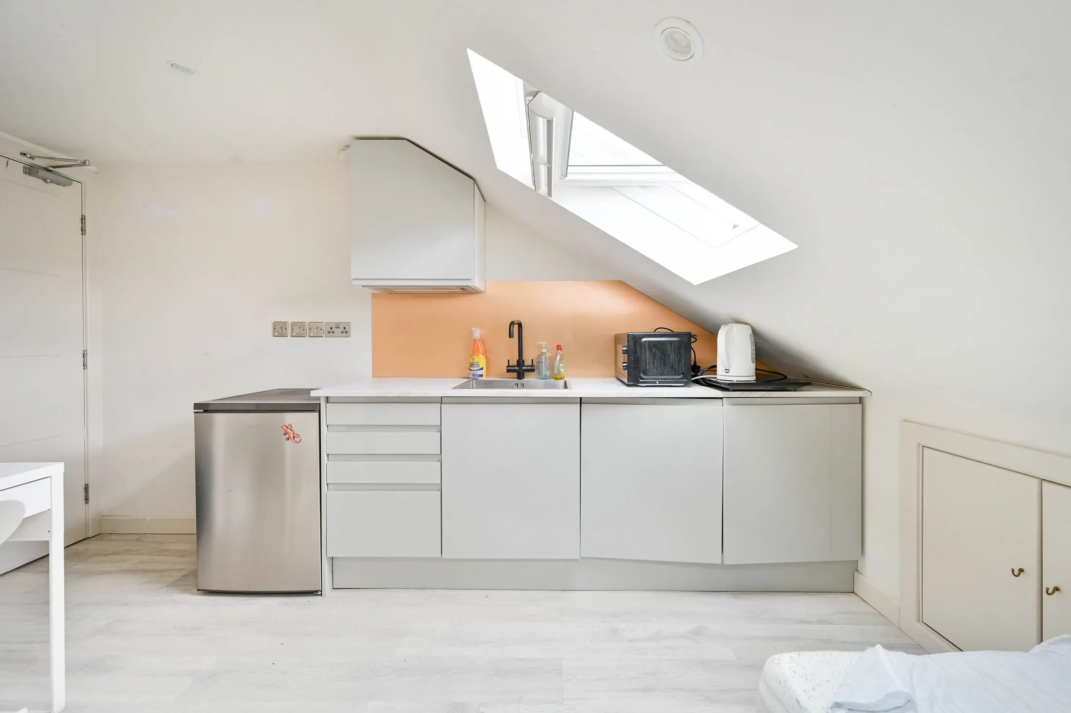 Flat Villiers Road in Greater London