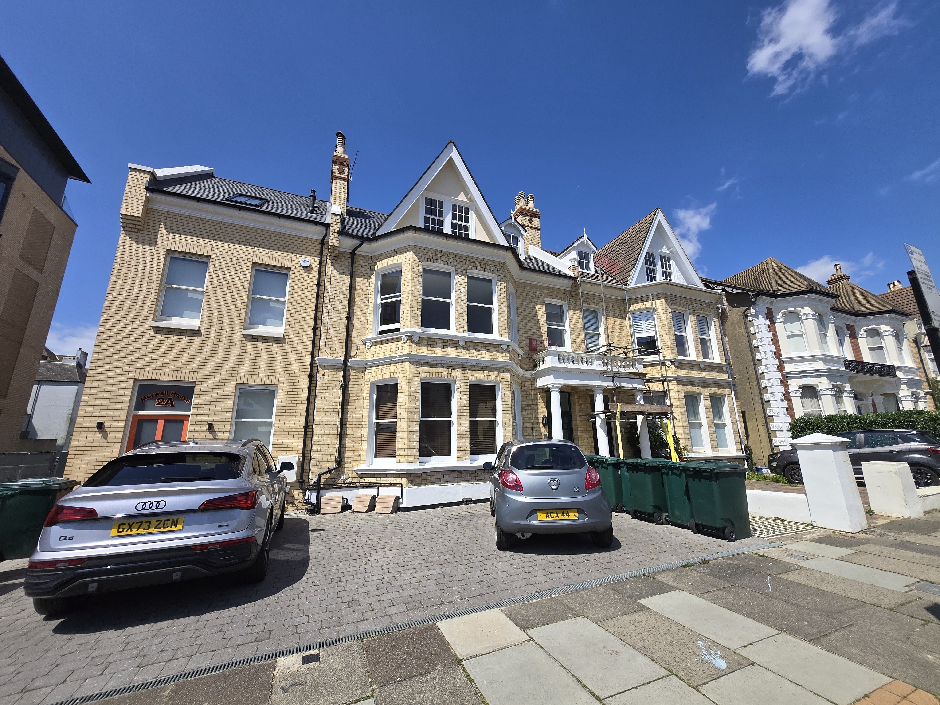 Flat Sackville Gardens in Portslade by Sea