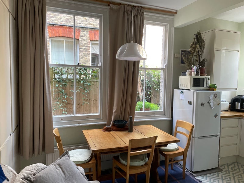Room Highlands Avenue in Greater London