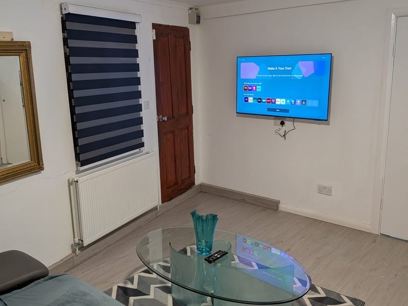 Flat Goldbeaters Grove in Greater London