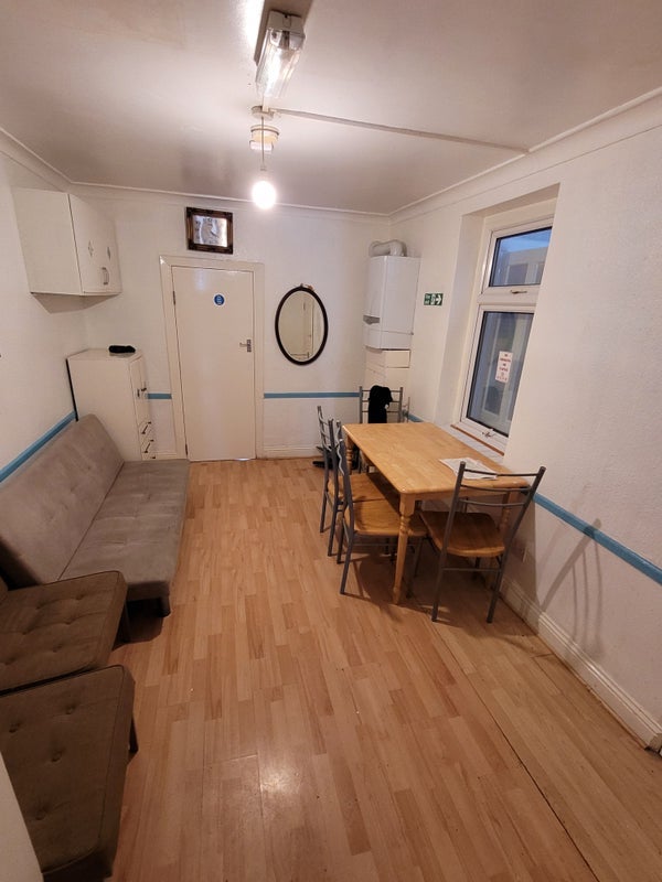 Room Dunmow Road in Greater London