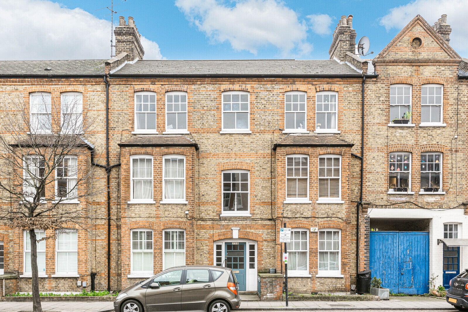 Flat Queenstown Road in Greater London