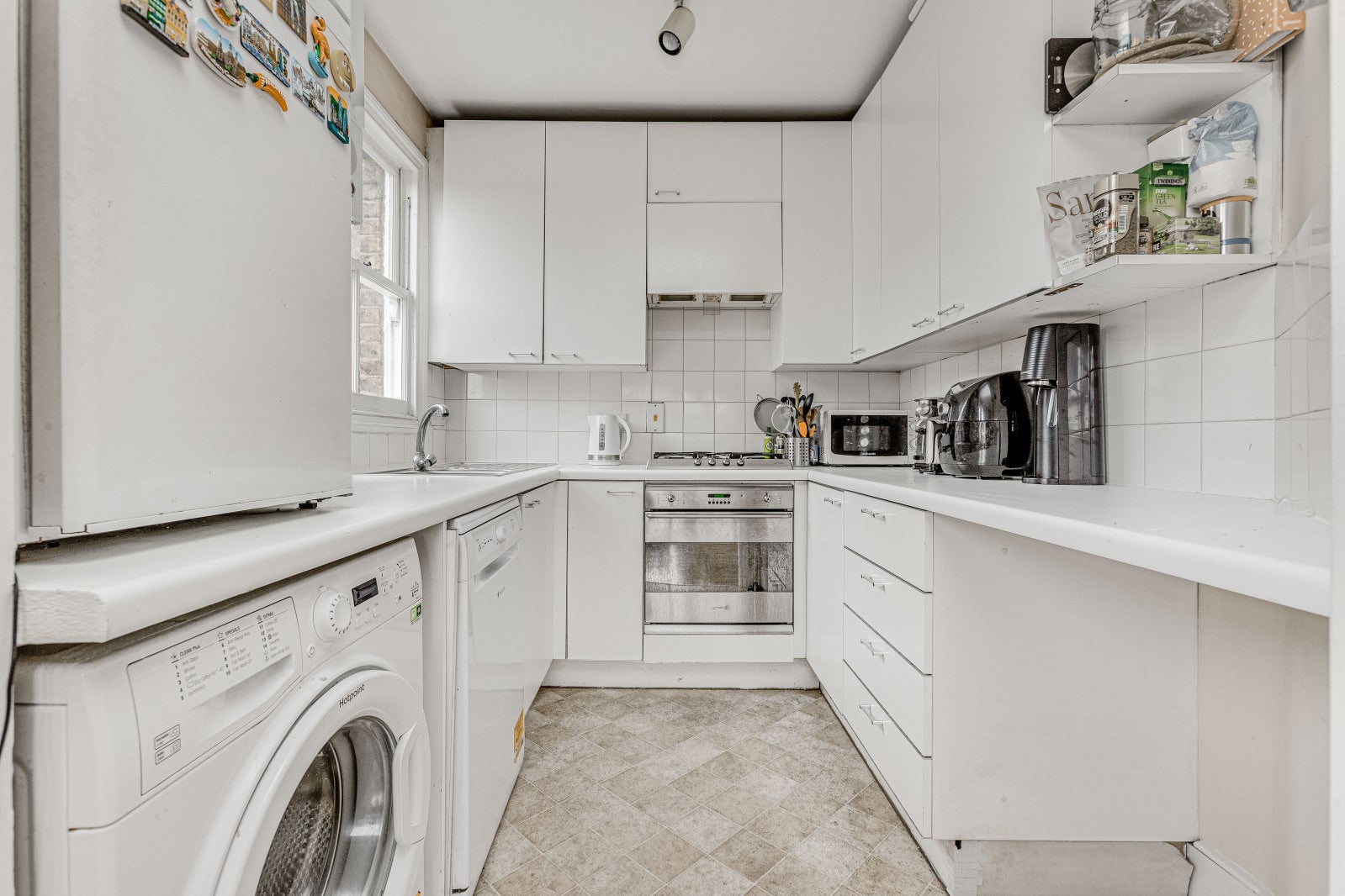 Flat Queenstown Road in Greater London