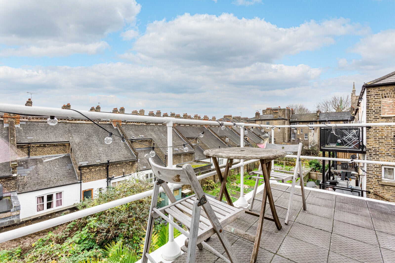 Flat Queenstown Road in Greater London