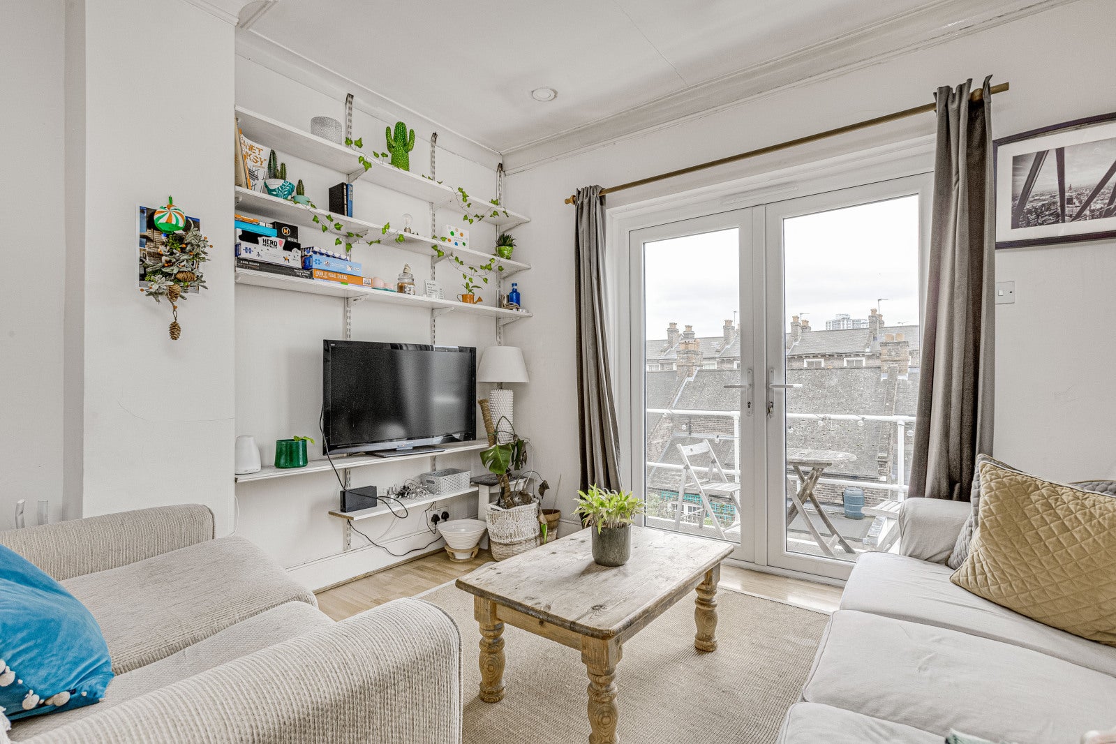 Flat Queenstown Road in Greater London