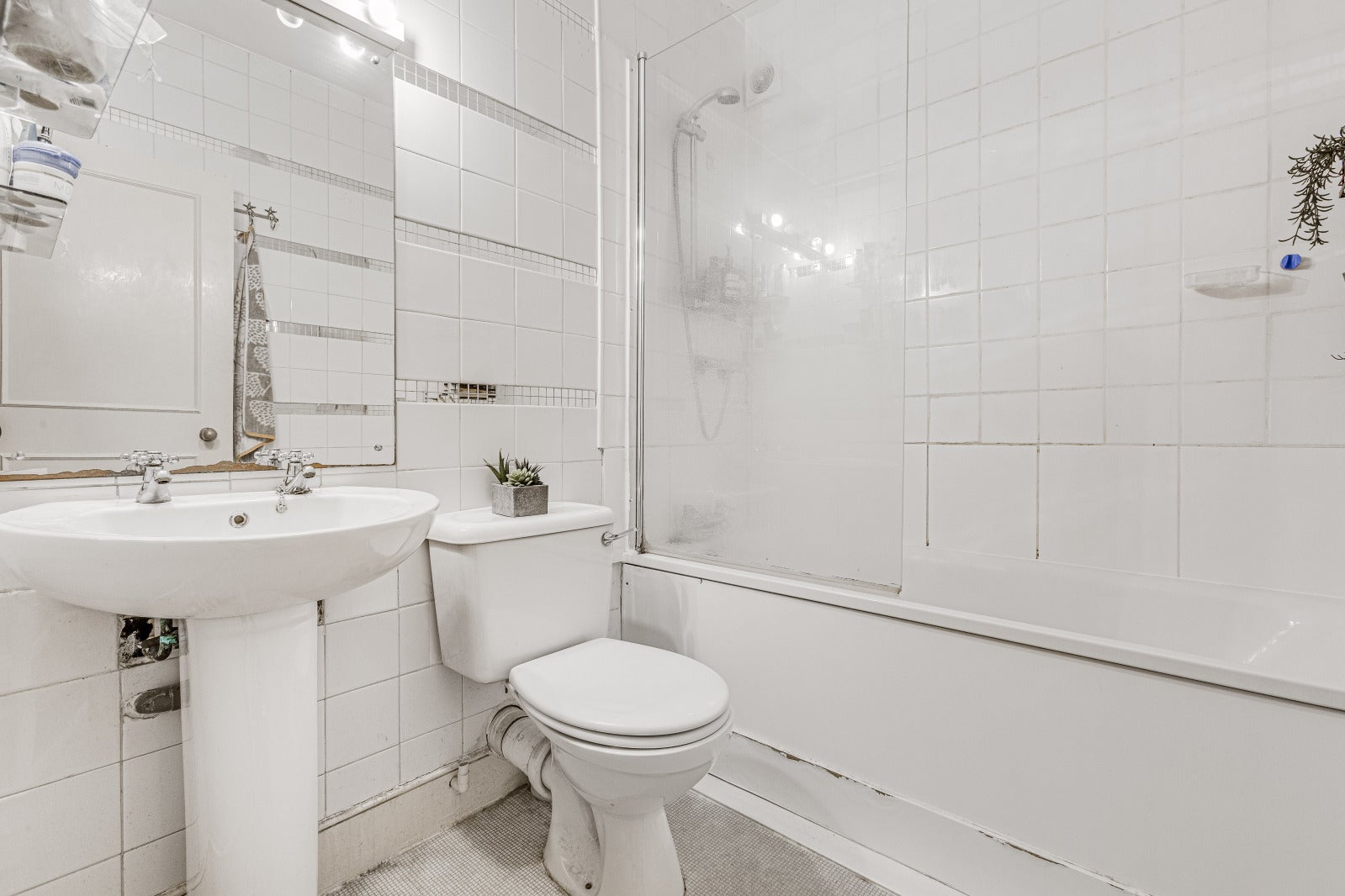 Flat Queenstown Road in Greater London