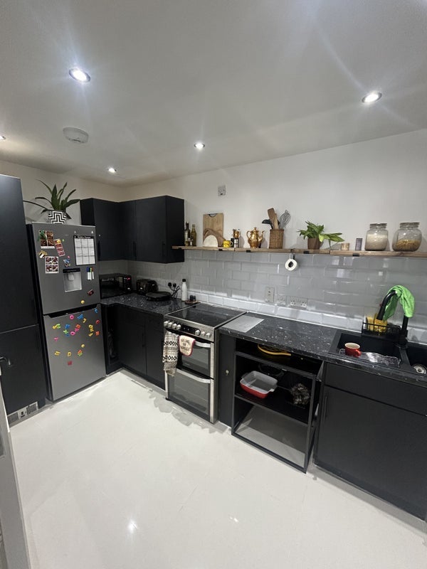 Room Heathstan Road in Greater London