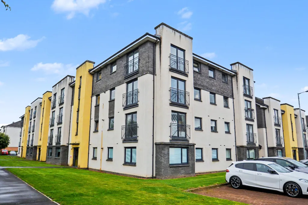 Flat King's Inch Road in Renfrew