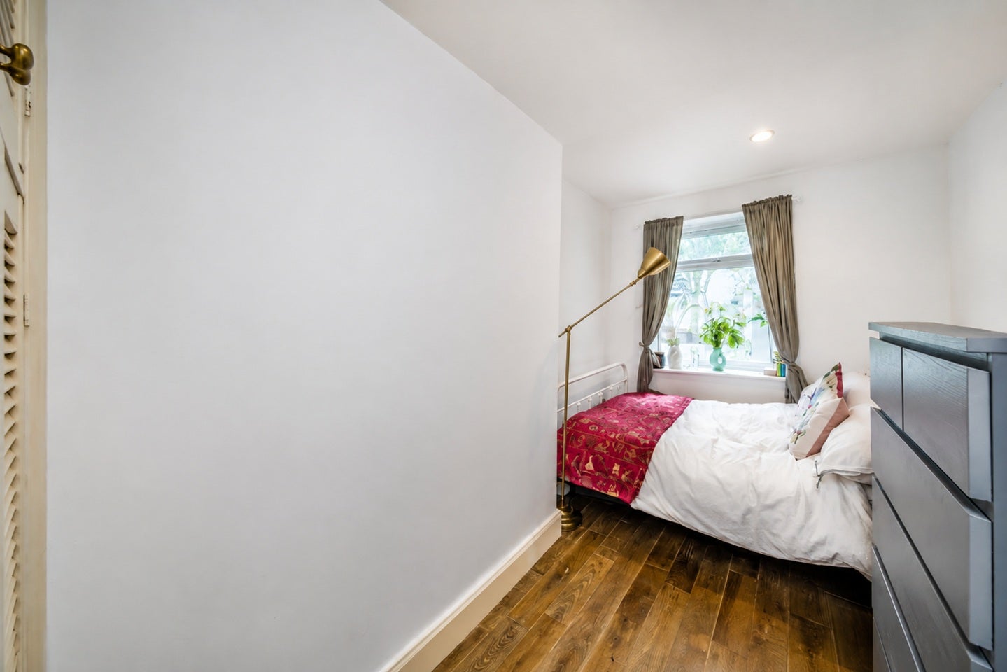 Flat Elms Road in Greater London