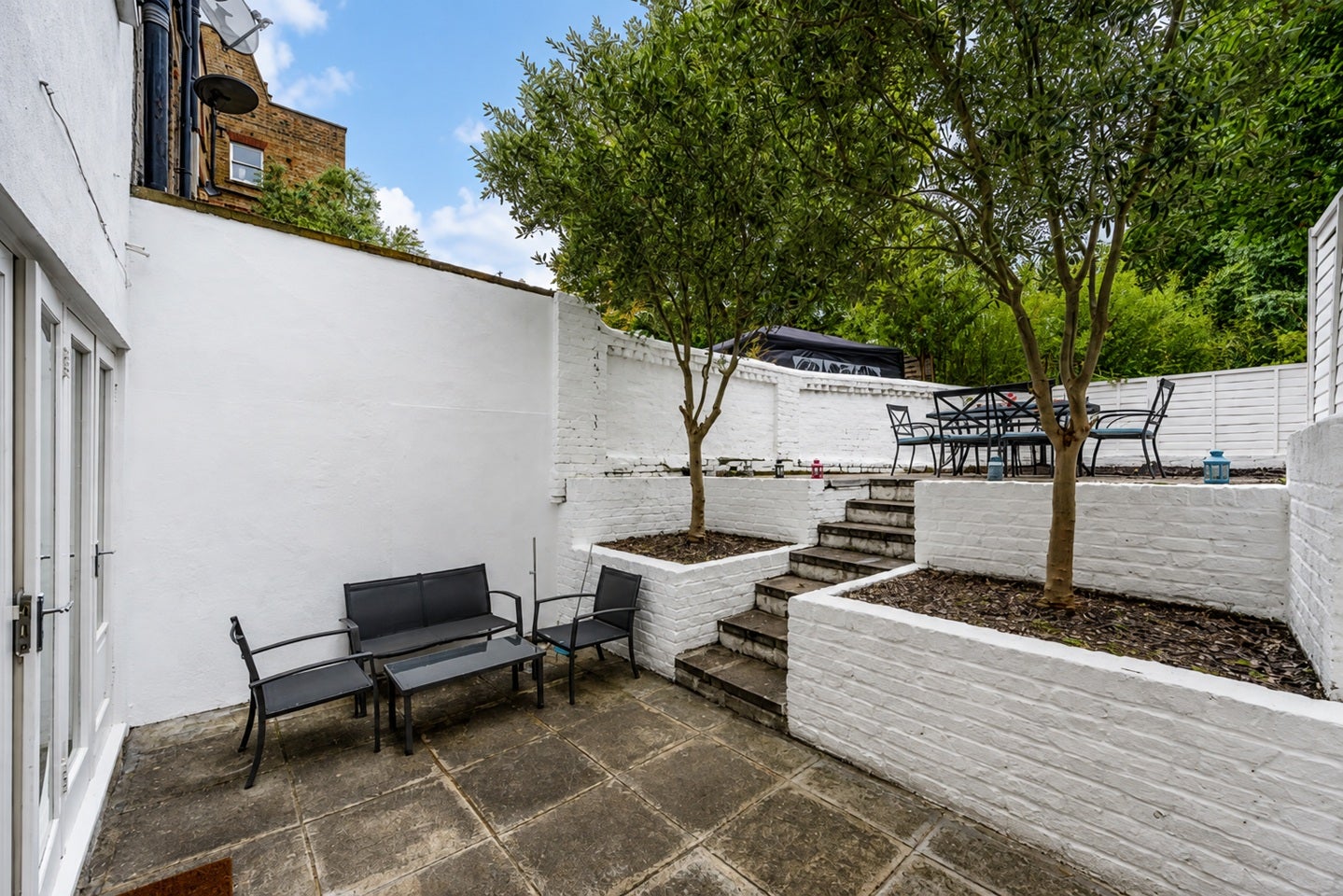 Flat Elms Road in Greater London