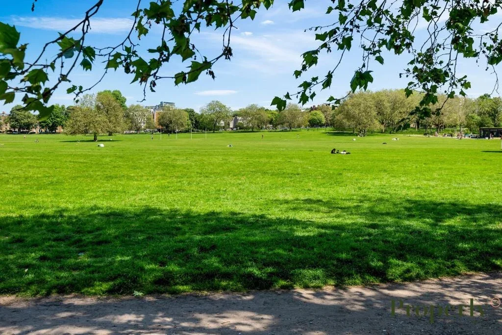 Flat Elms Road in Greater London