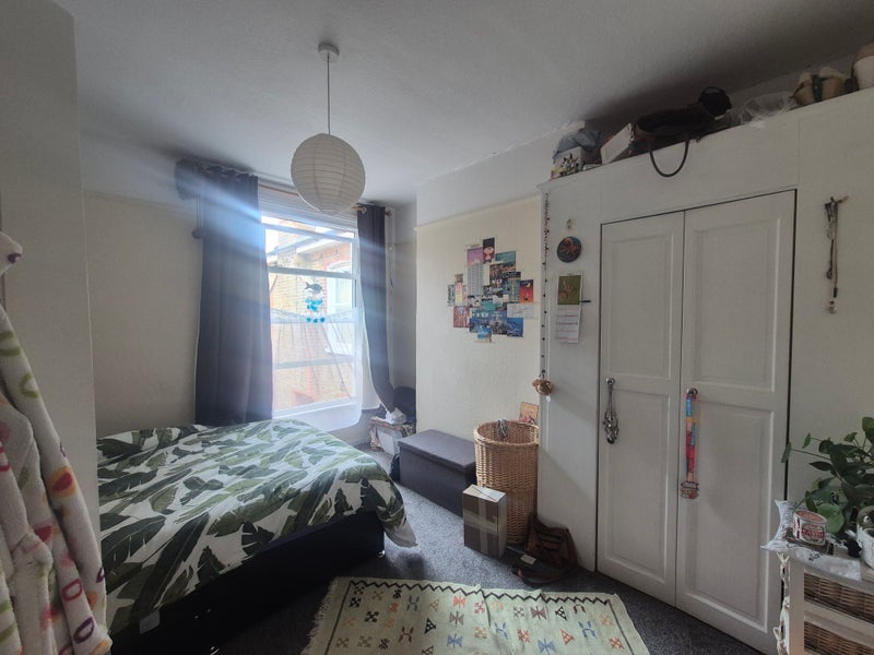 Room Chillerton Road in Greater London