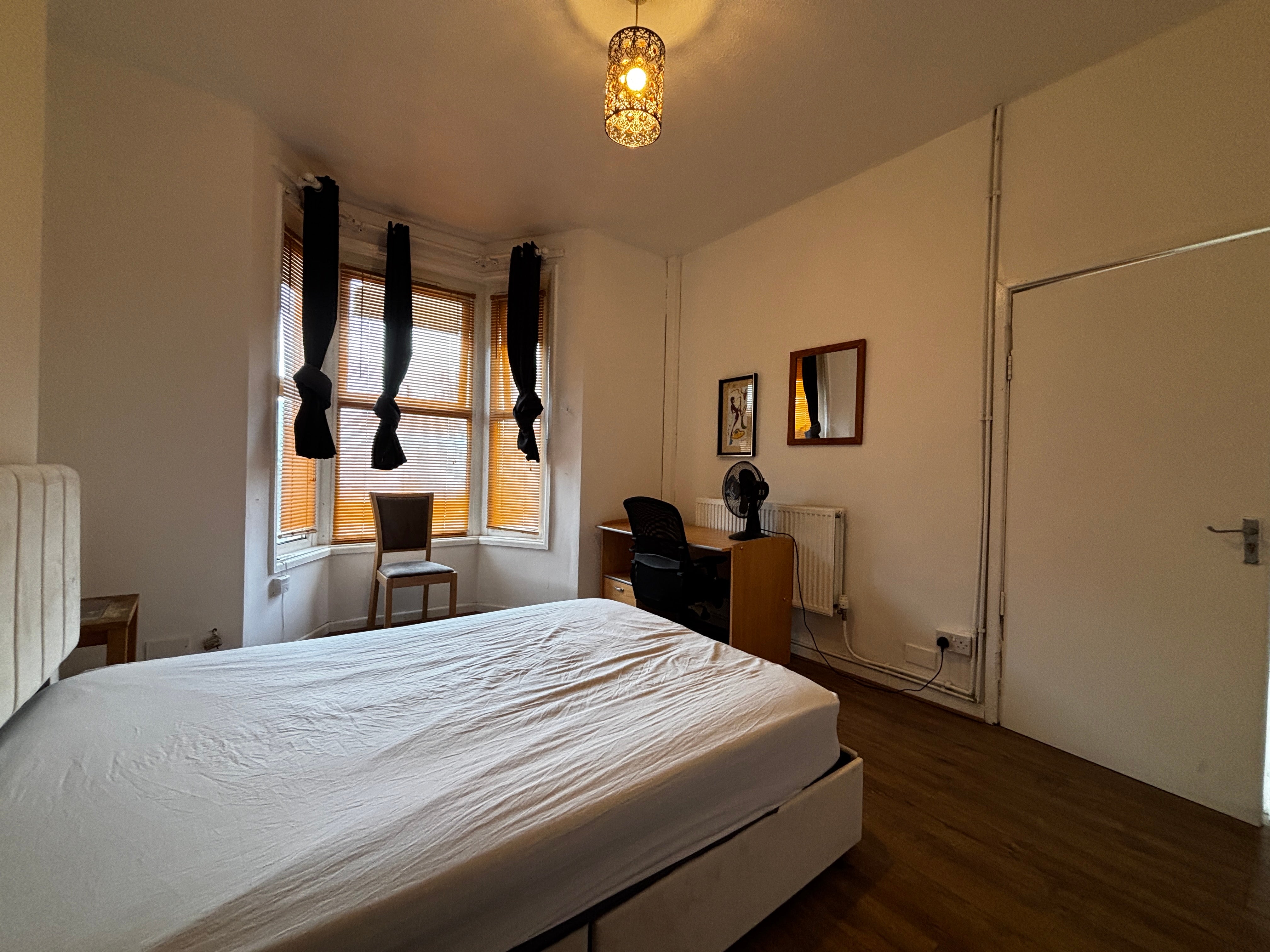 Room Drummond Road in Bristol