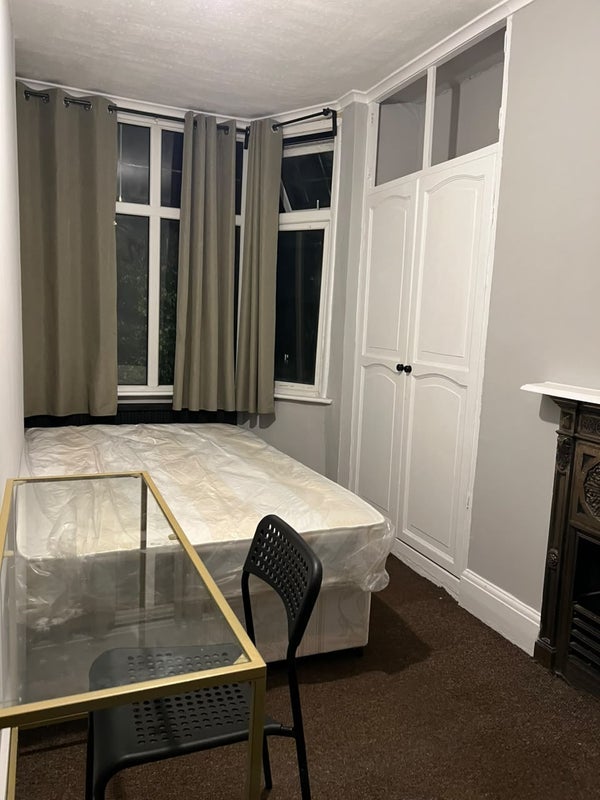 Room Forest Road in Greater London