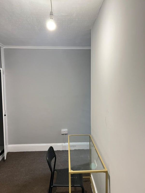 Room Forest Road in Greater London
