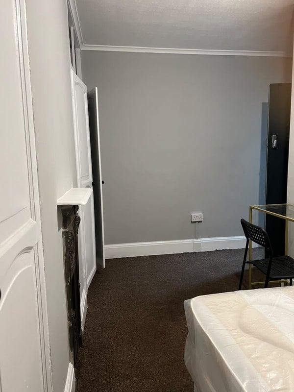 Room Forest Road in Greater London