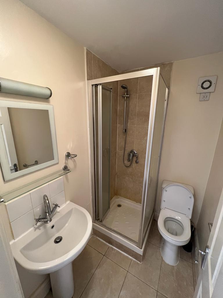 Flat John's Avenue in Greater London