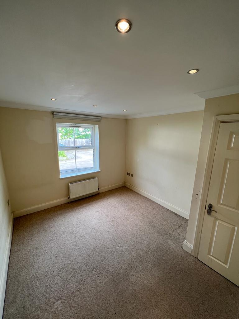 Flat John's Avenue in Greater London