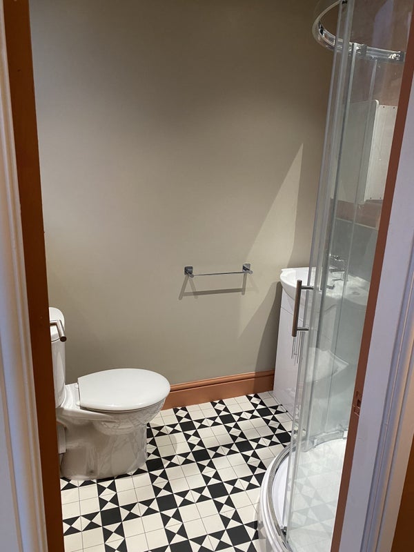 Room Back Salisbury Grove in Leeds