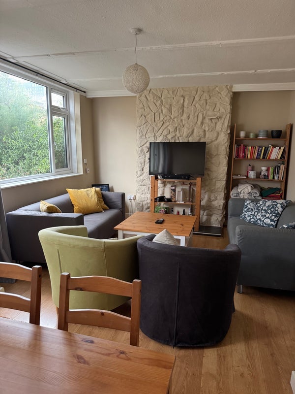 Room Wadhurst Road in Greater London