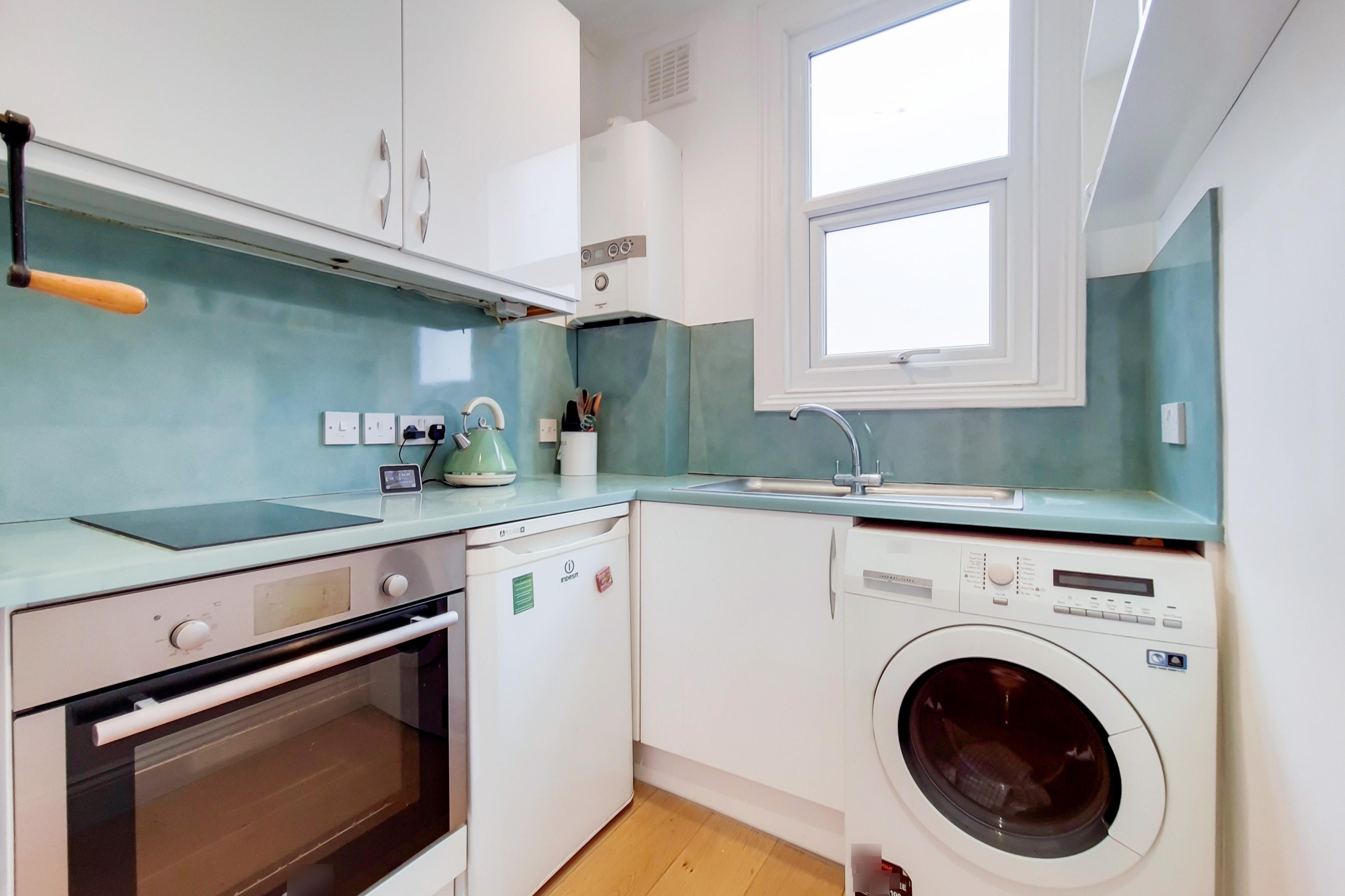 Flat Montem Road in Greater London