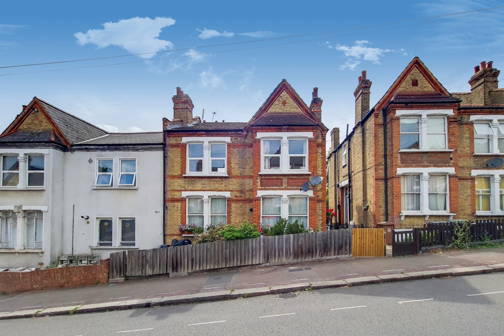 Flat Montem Road in Greater London