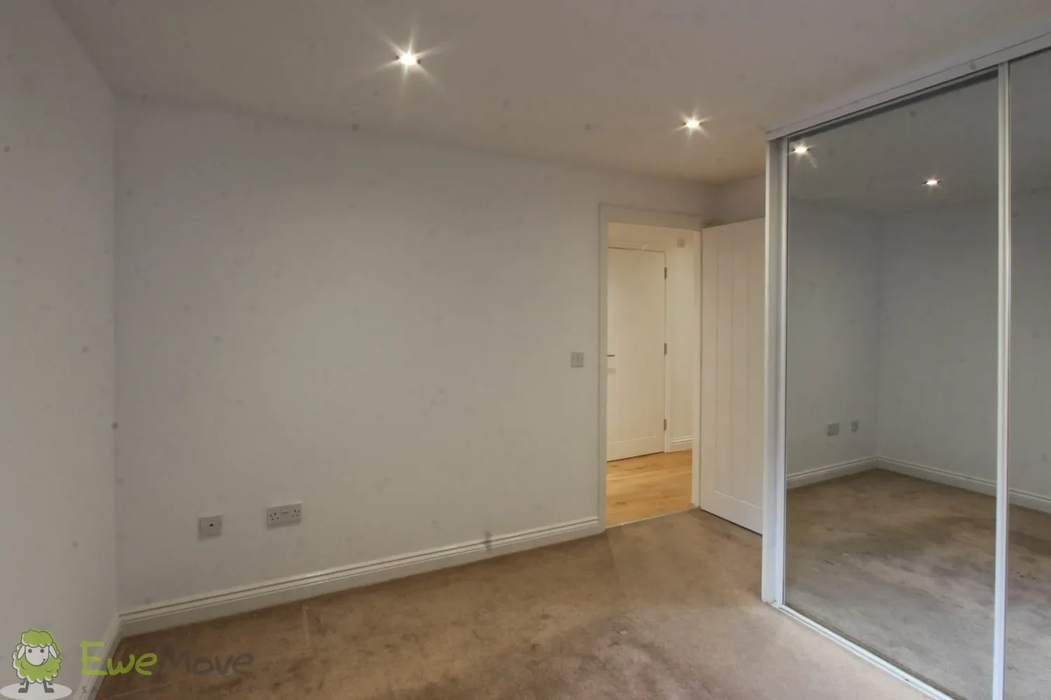 Flat Royal Oak Mews in Cheltenham