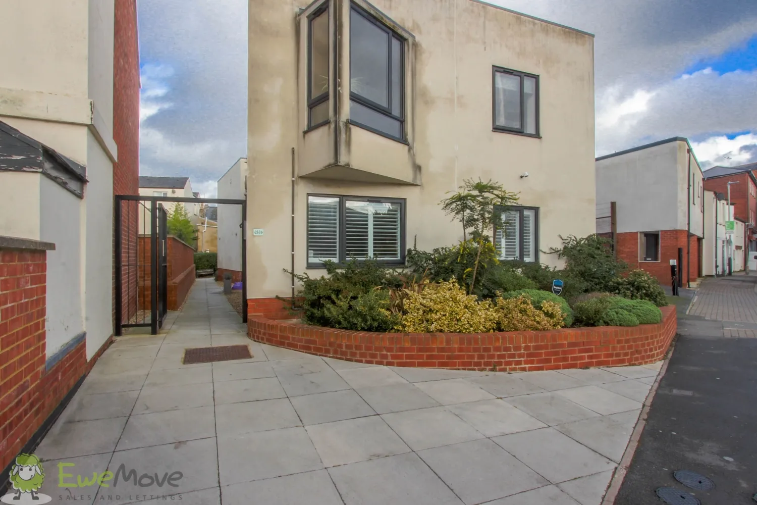 Flat Royal Oak Mews in Cheltenham