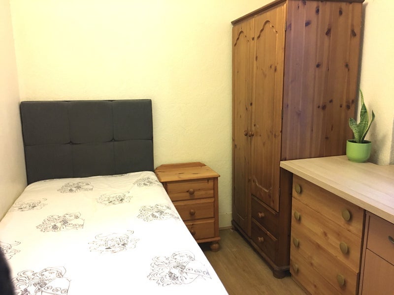 Room Station Road in Greater London
