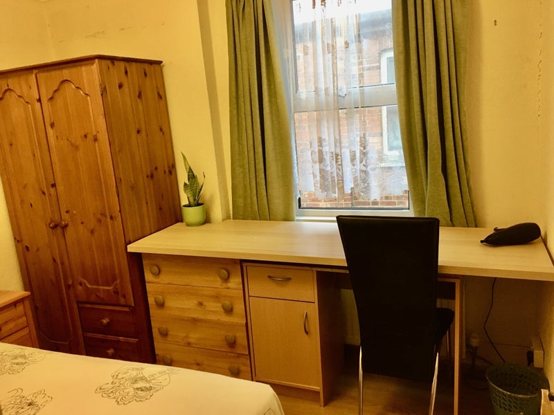 Room Station Road in Greater London