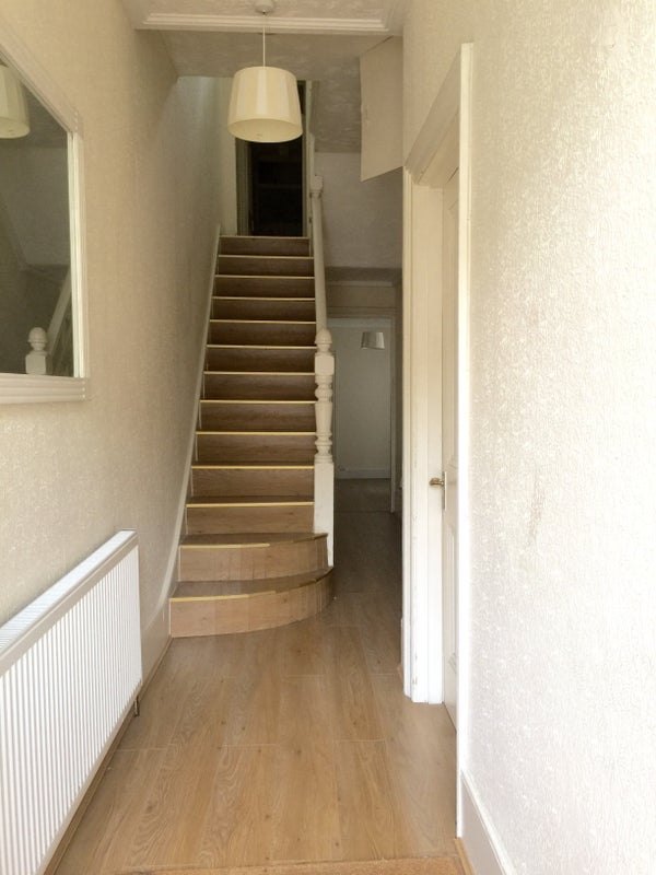 Room Station Road in Greater London