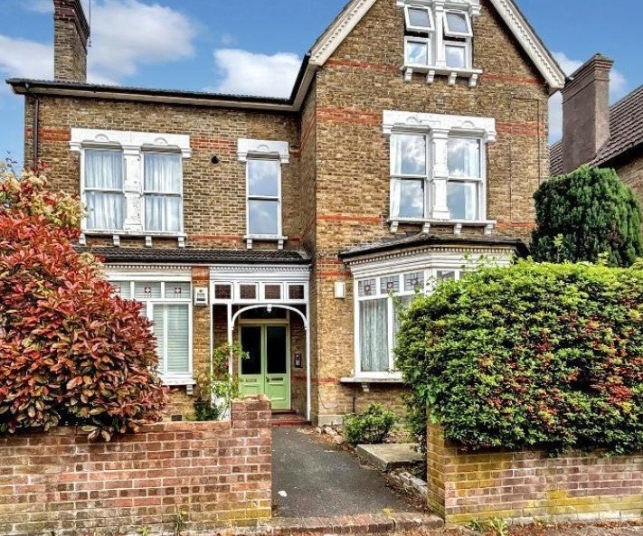 Flat Campden Road in Greater London