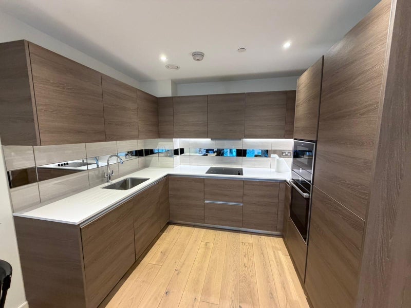 Room Duke of Wellington Avenue in Greater London