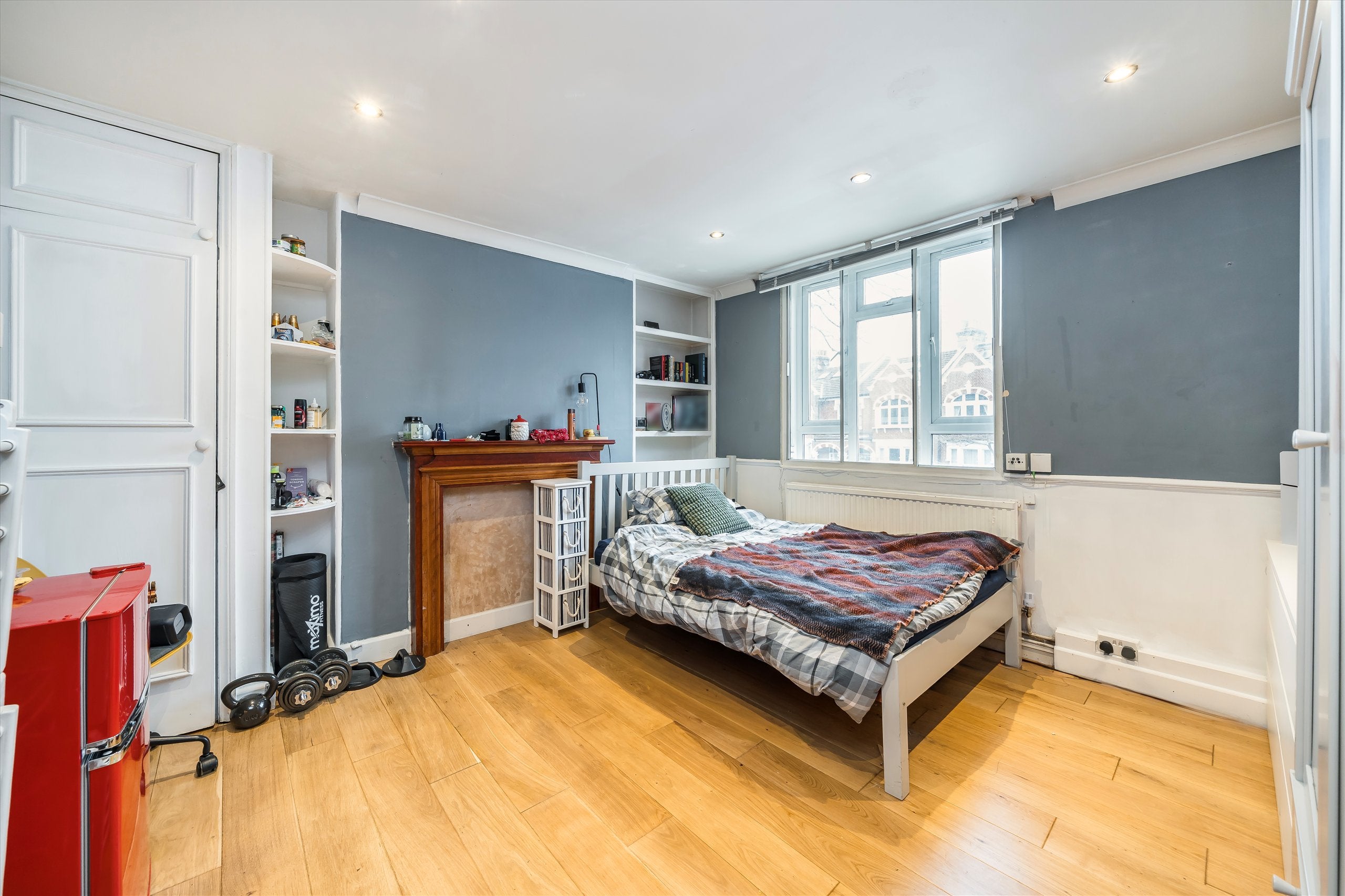 Flat Fulham Palace Road in Greater London