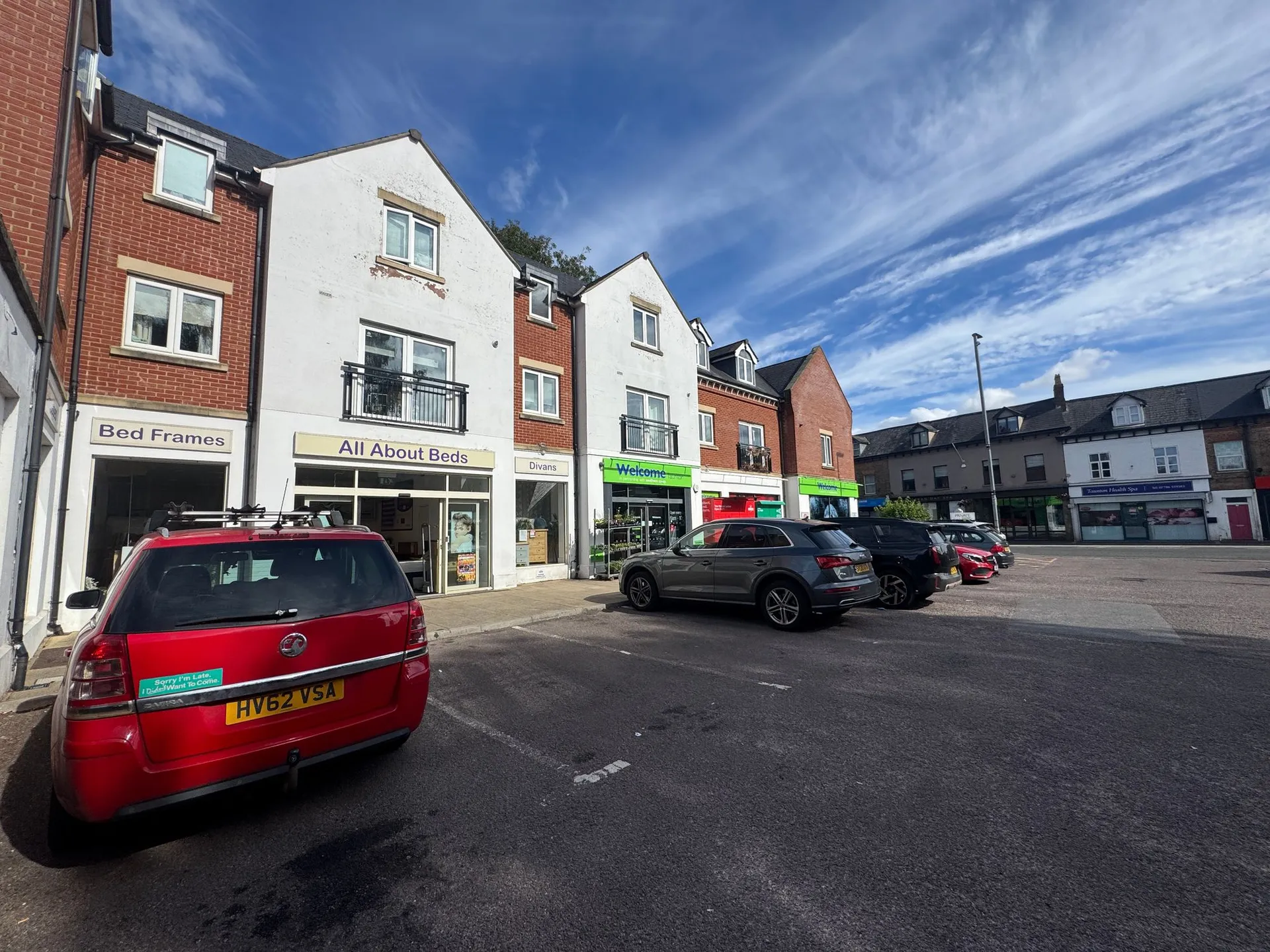 Flat Belvedere Retail Park in Taunton