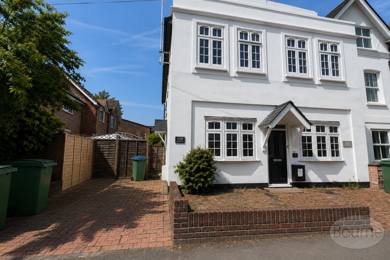 Flat Oakfield Road in Elmbridge