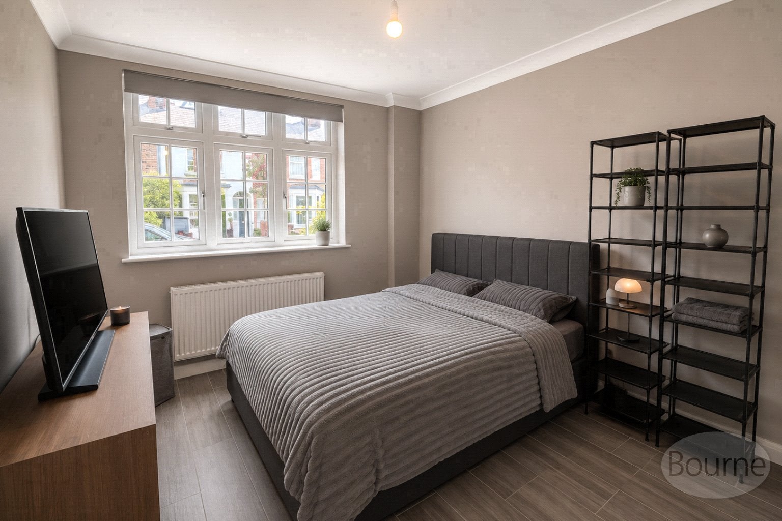 Flat Oakfield Road in Elmbridge