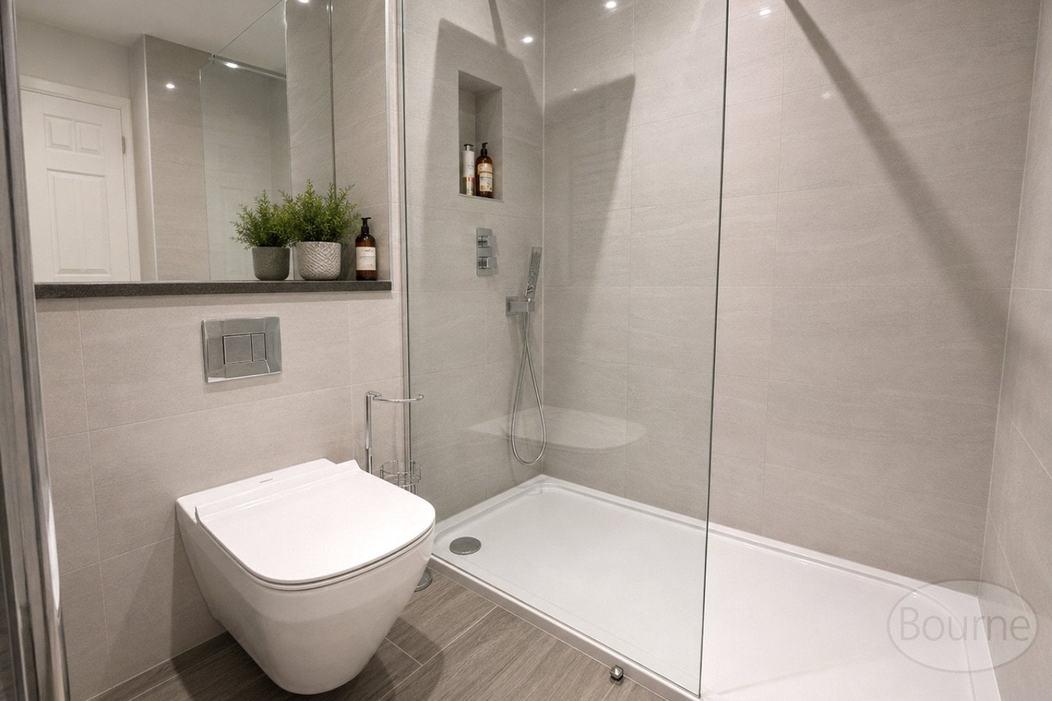 Flat Oakfield Road in Elmbridge