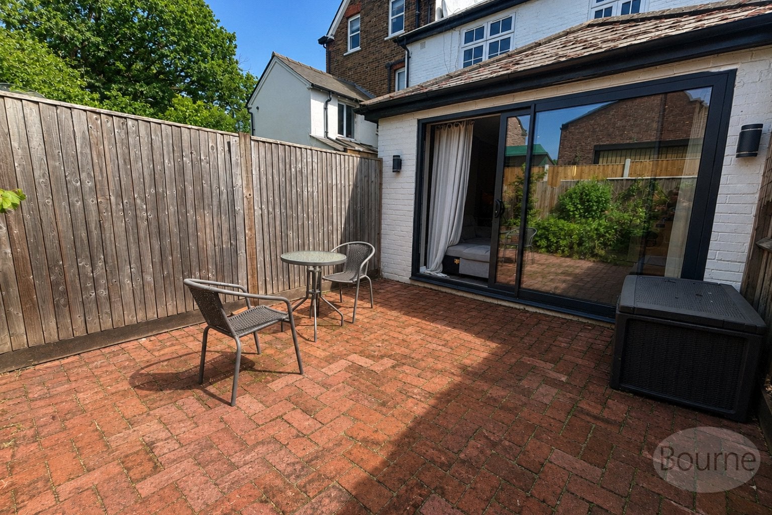 Flat Oakfield Road in Elmbridge