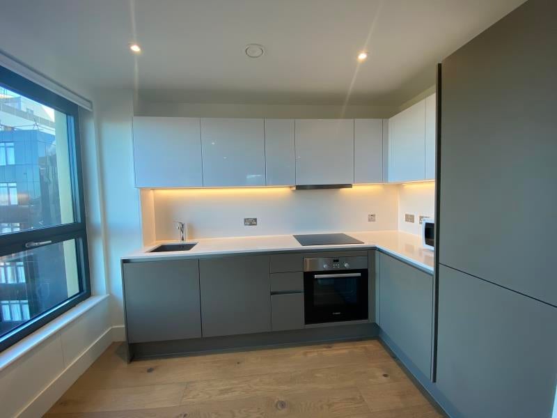Flat Portal Way in London