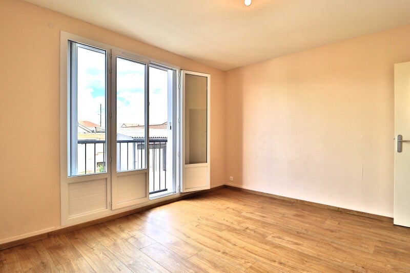 Flat Rue Montaigne in Saint-Julien-les-Villas