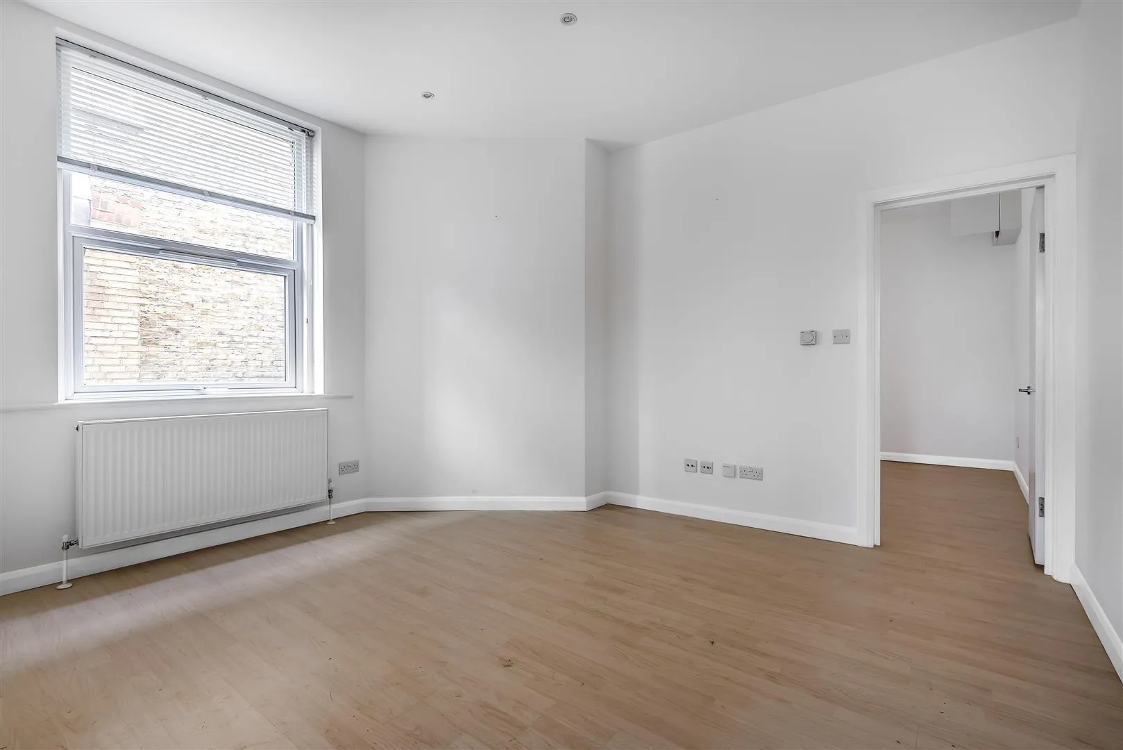 Flat Upper Richmond Road West in Greater London
