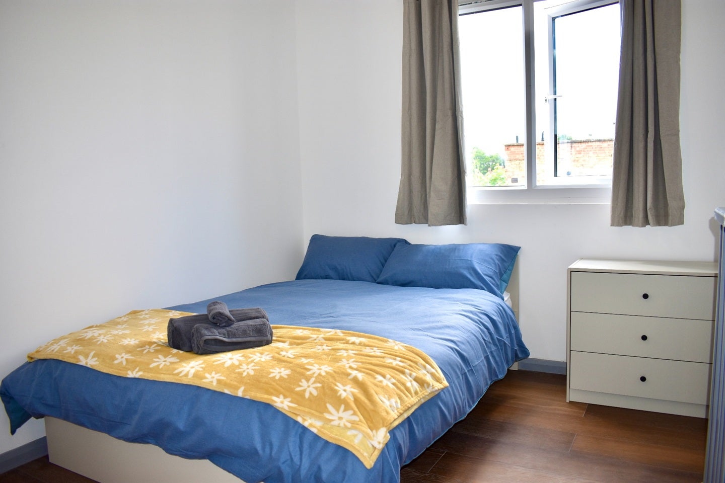 Room Leslie Road in Gillingham
