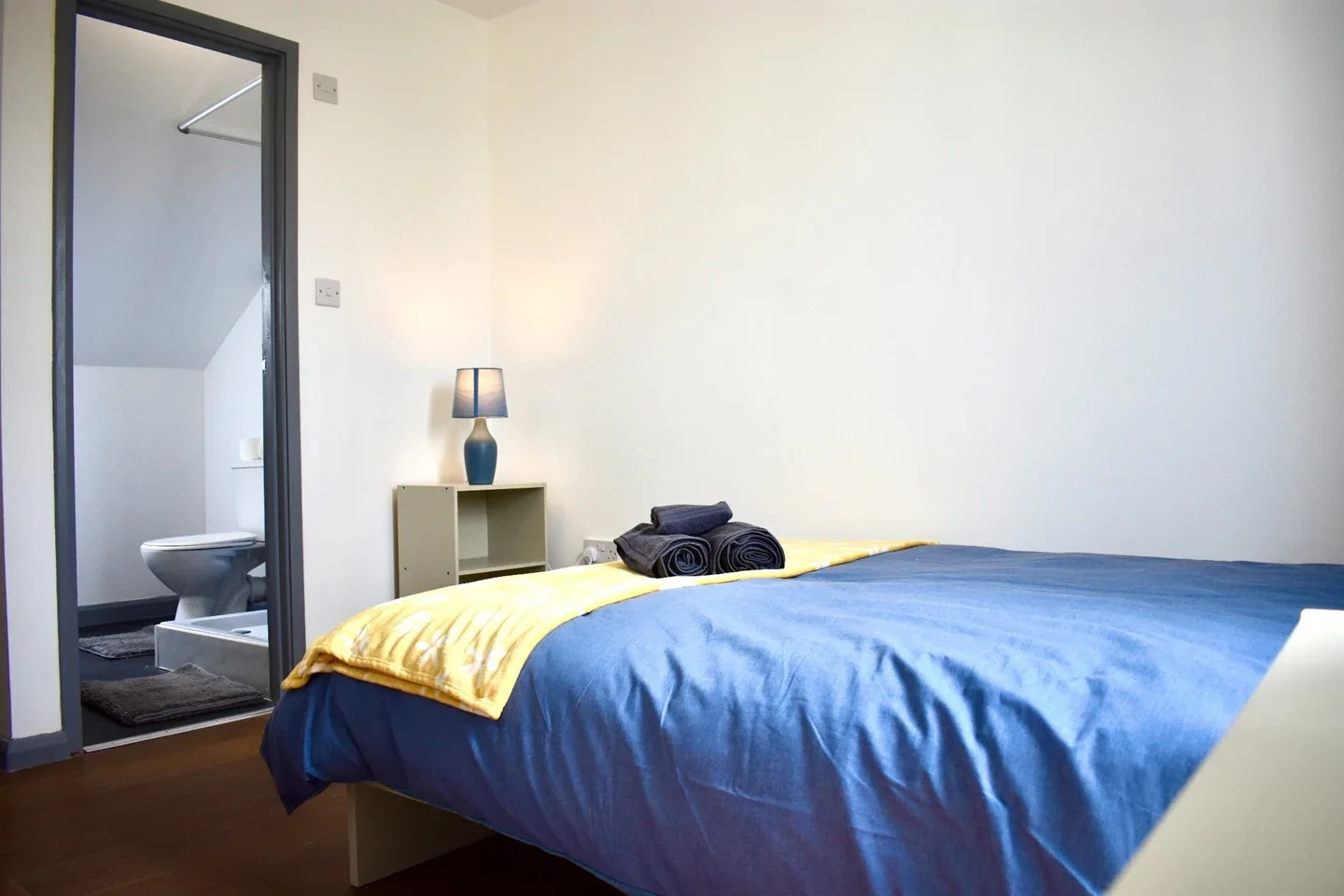 Room Leslie Road in Gillingham