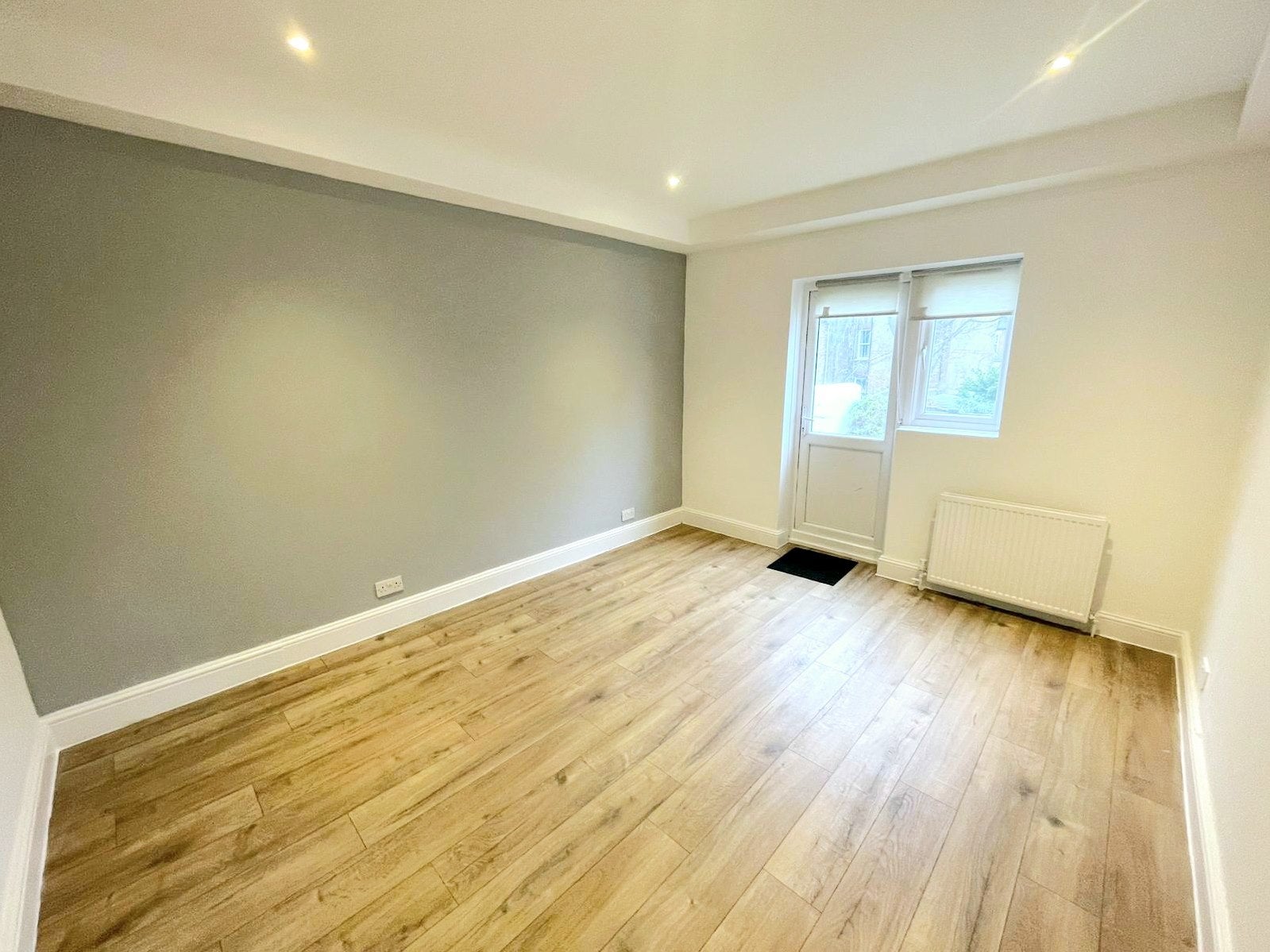 Flat Langdon Park Road in Greater London