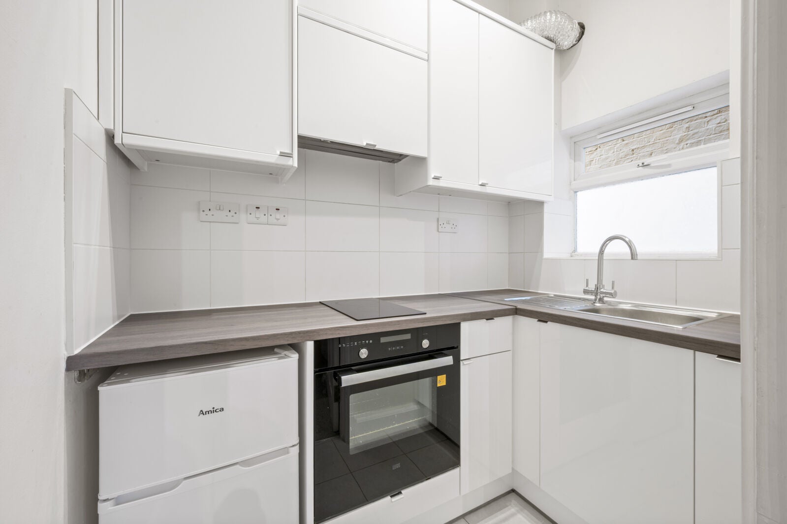 Flat Pepys Road in Greater London